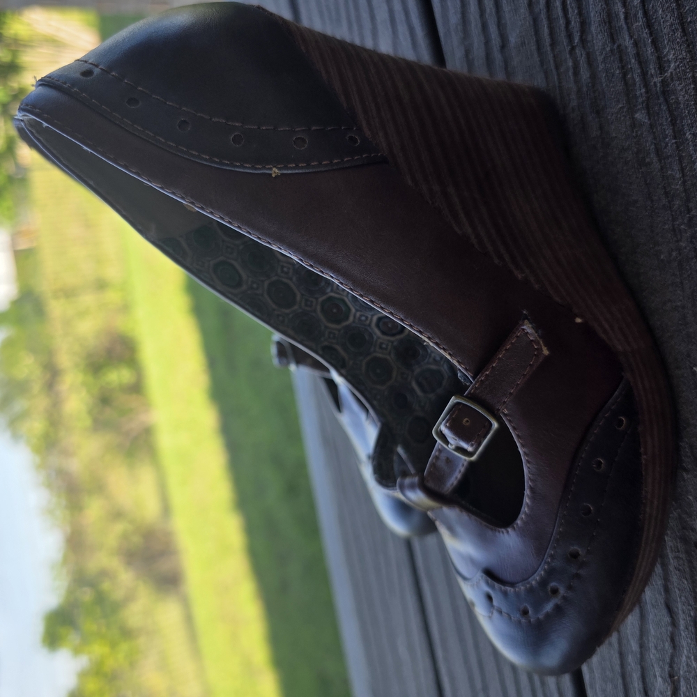 Elegant Brown Wedge Shoes - Picture 6 of 6